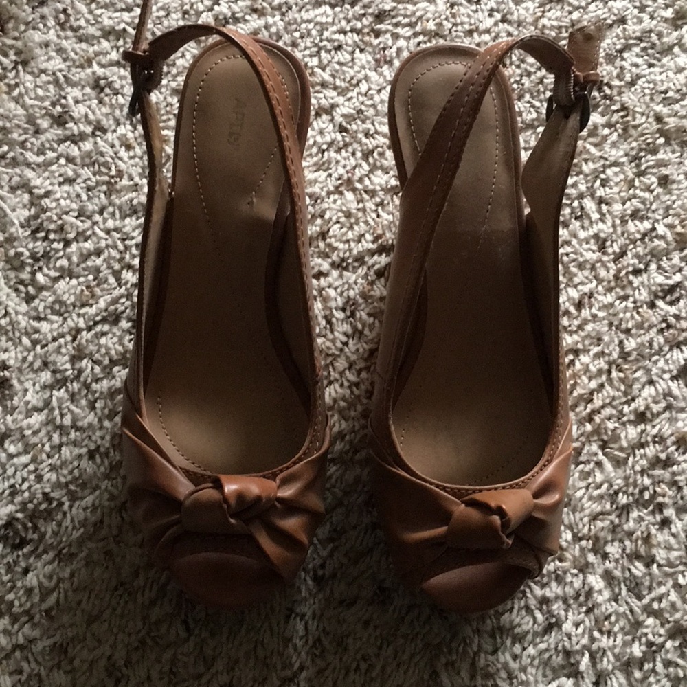 NWOT Apt 9 wedges